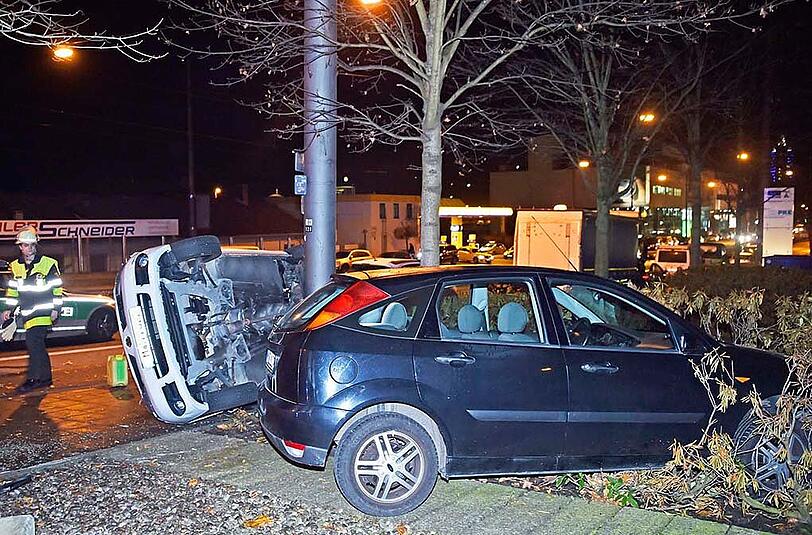 Schwerer Unfall in der Landsberger Straße: Glücklicherweise kamen alle Insassen glimpflich davon.