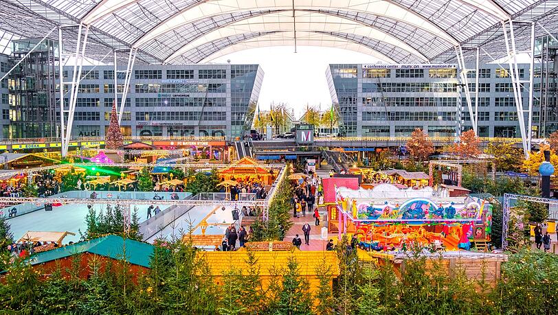 Der Weihnachts- und Wintermarkt im MAC-Forum am Flughafen München. Der Weihnachts- und Wintermarkt im MAC-Forum am Flughafen München.