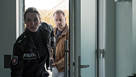 "Nord bei Nordwest: Der doppelte Lothar": Hannah Wagner (Jana Klinge) und Hauke Jacobs (Hinnerk Schönemann) dringen in eine leerstehende Wohnung ein.