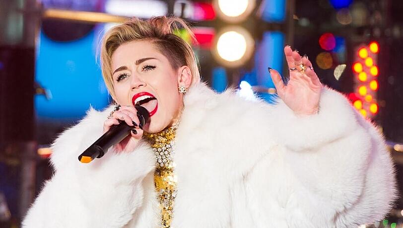 Miley Cyrus hat sich erfolgreich in die Tweets und Posts der Social Media-Nutzer gesungen Miley Cyrus hat sich erfolgreich in die Tweets und Posts der Social Media-Nutzer gesungen