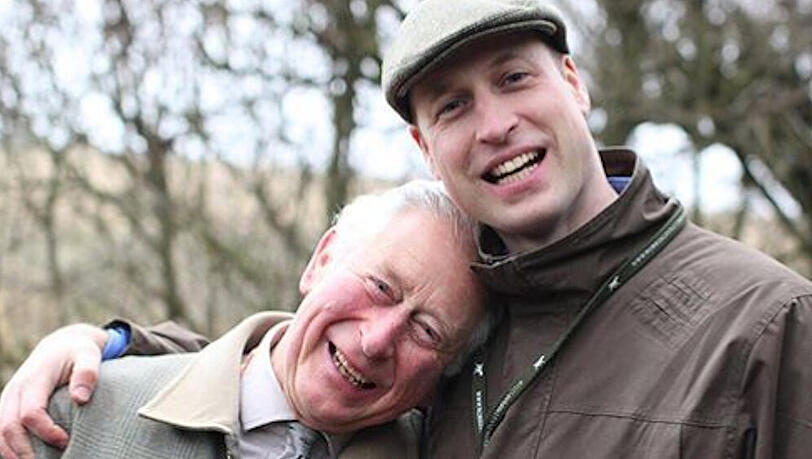 Prinz William (r.) und Prinz Charles im Dezember auf Sandringham Prinz William (r.) und Prinz Charles im Dezember auf Sandringham