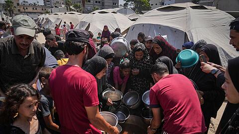 Berichten von UN-Organisationen zufolge hungern mittlerweile so gut wie alle Bewohner des Küstenstreifens.