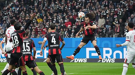 Die Eintracht wurde früh in die Defensive gedrängt.