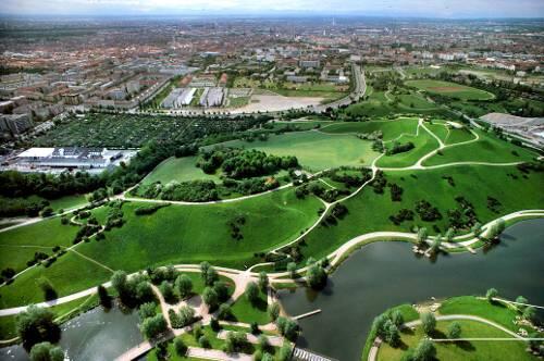 Blick auf den Münchner Olympiapark, an dessen Ende die Olympischen Dörfer gebaut werden können.