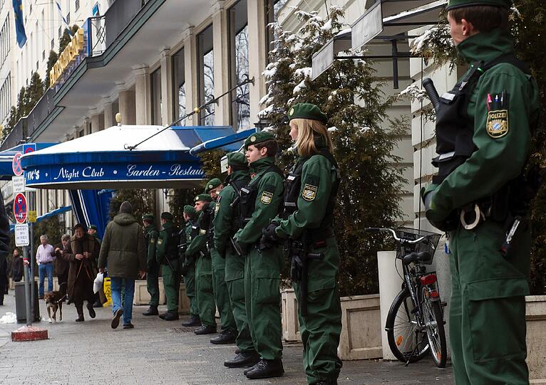 Schon vergangenes Wochenende hatte die Polizei einen Einsatz am Bayerischen Hof, weil eine Demonstration stattfand.