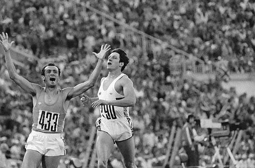 Pietro Mennea jubelt über die Goldmedaille im 200-Meter-Sprint bei den Olympischen Spielen 1980 in Moskau.