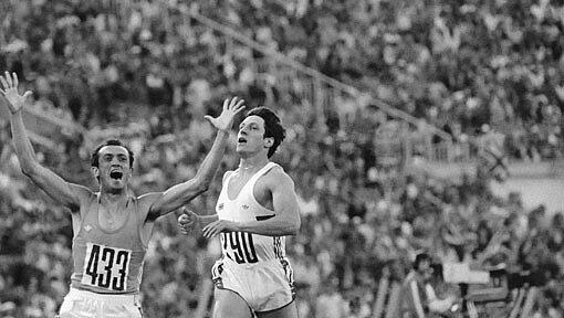 Pietro Mennea jubelt über die Goldmedaille im 200-Meter-Sprint bei den Olympischen Spielen 1980 in Moskau. Pietro Mennea jubelt über die Goldmedaille im 200-Meter-Sprint bei den Olympischen Spielen 1980 in Moskau.