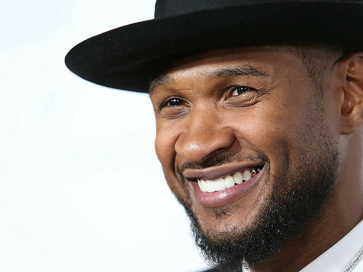 Usher hat gute Gründe zu lachen: Er ist frisch verlobt
