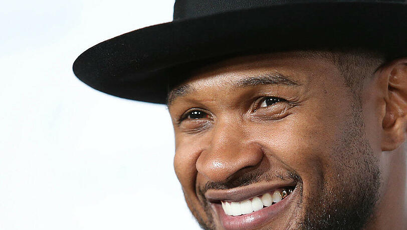 Usher hat gute Gründe zu lachen: Er ist frisch verlobt Usher hat gute Gründe zu lachen: Er ist frisch verlobt