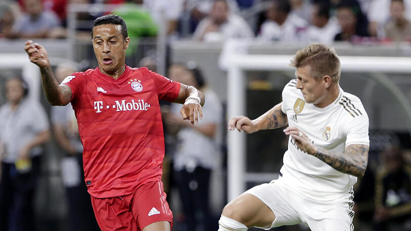Im Duell mit Ex-Bayer Toni Kross: Münchens spanischer Mittelfeldregisseur Thiago.