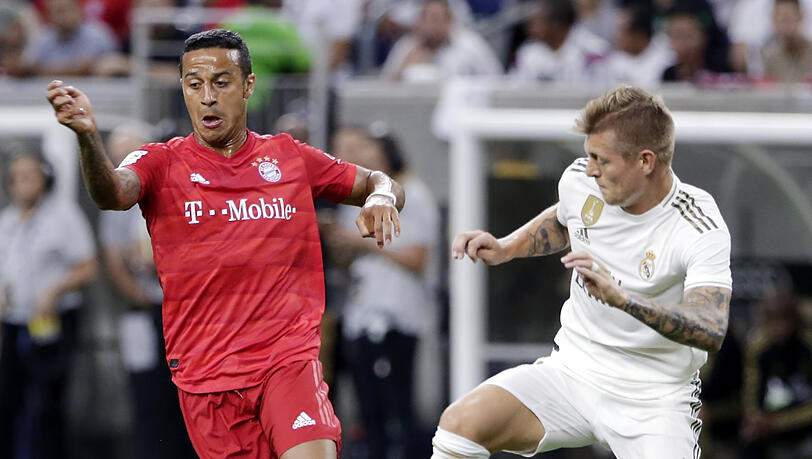 Im Duell mit Ex-Bayer Toni Kross: Münchens spanischer Mittelfeldregisseur Thiago. Im Duell mit Ex-Bayer Toni Kross: Münchens spanischer Mittelfeldregisseur Thiago.