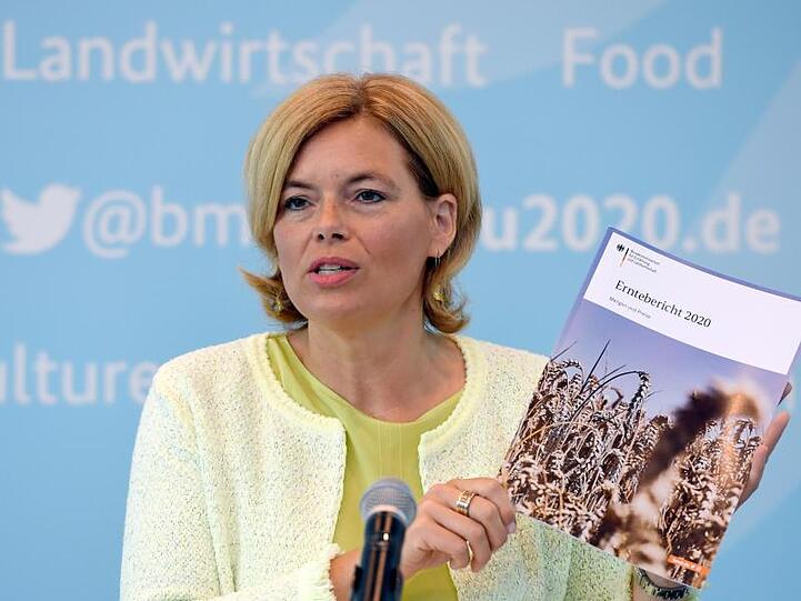 Bundeslandwirtschaftsministerin Julia Klöckner(CDU) stellt in Bonn den Erntebericht 2020 vor.