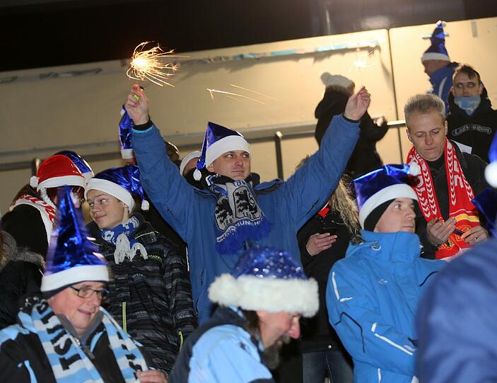 Adventssingen des TSV 1860 München im Grünwalder Stadion
