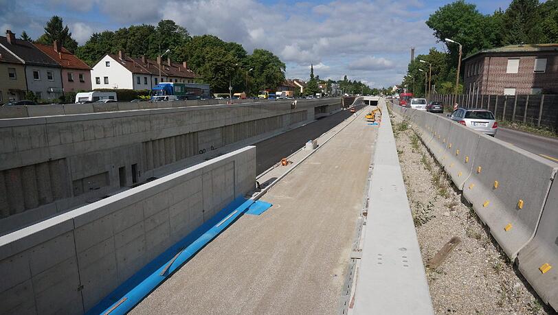 Am Luise-Kiesselbachplatz wird der Verkehr in den Tunnel abgeleitet. Oben drauf ist dann Platz zum Erholen. Am Luise-Kiesselbachplatz wird der Verkehr in den Tunnel abgeleitet. Oben drauf ist dann Platz zum Erholen.