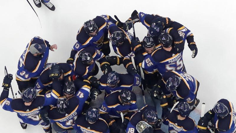 Die Spieler der St. Louis Blues feiern den Einzug ins Stanley-Cup-Finale. Die Spieler der St. Louis Blues feiern den Einzug ins Stanley-Cup-Finale.