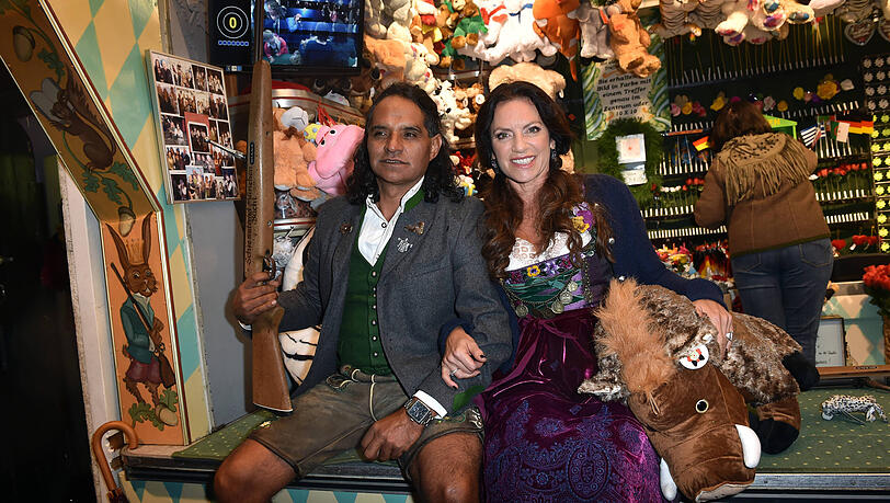 Auf der Wiesn: Christine Neubauer mag den Anblick ihres Partners José in bayerischer Tracht.