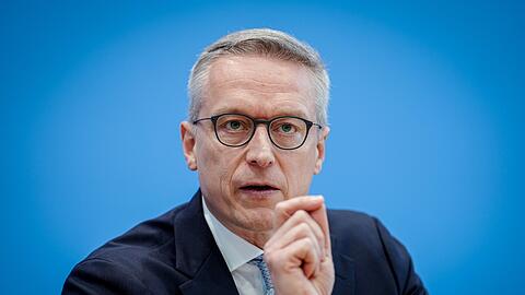 Bundesdigitalminister Karsten Wildberger (CDU) nennt den Glasfaserausbau im Land Chefsache.