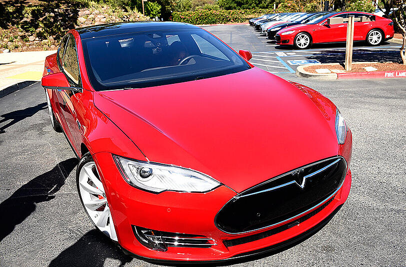 Teslas Fahrassistent "Autopilot" wird nach Unfällen derzeit kritisch beobachtet.