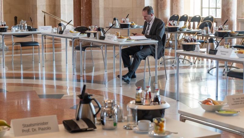 Hubert Aiwanger vor Beginn einer Kabinettssitzung in der bayerischen Staatskanzlei. Foto: Peter Kneffel/dpa/Archivbild Hubert Aiwanger vor Beginn einer Kabinettssitzung in der bayerischen Staatskanzlei. Foto: Peter Kneffel/dpa/Archivbild