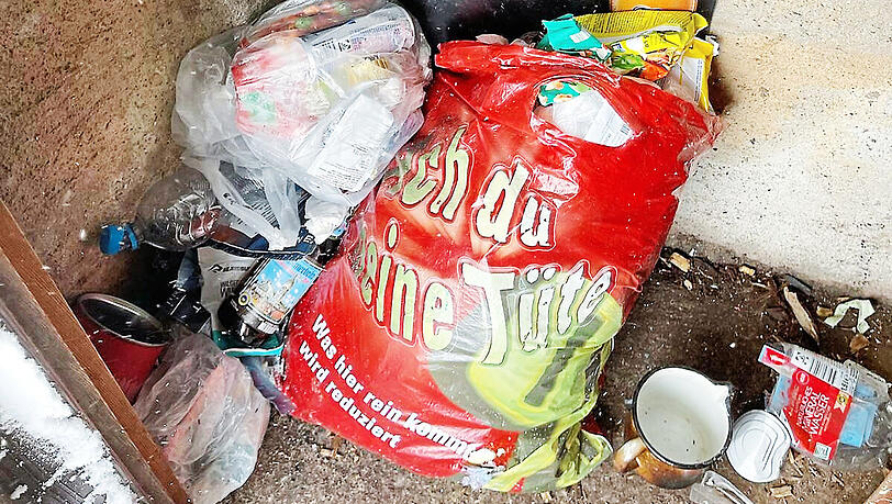 Der Winterraum der Knorrhütte: Hier wurden nicht nur Müll und Alkoholflaschen vorgefunden.