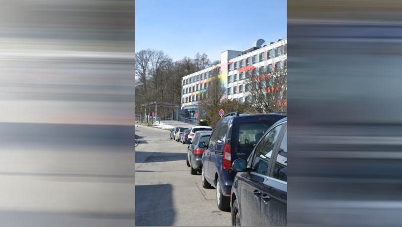 Die aktuelle Parksituation beim Kinderkrankenhaus. Es wird viel falsch geparkt. Ein Thema, das für Zündstoff sorgt. Die aktuelle Parksituation beim Kinderkrankenhaus. Es wird viel falsch geparkt. Ein Thema, das für Zündstoff sorgt.