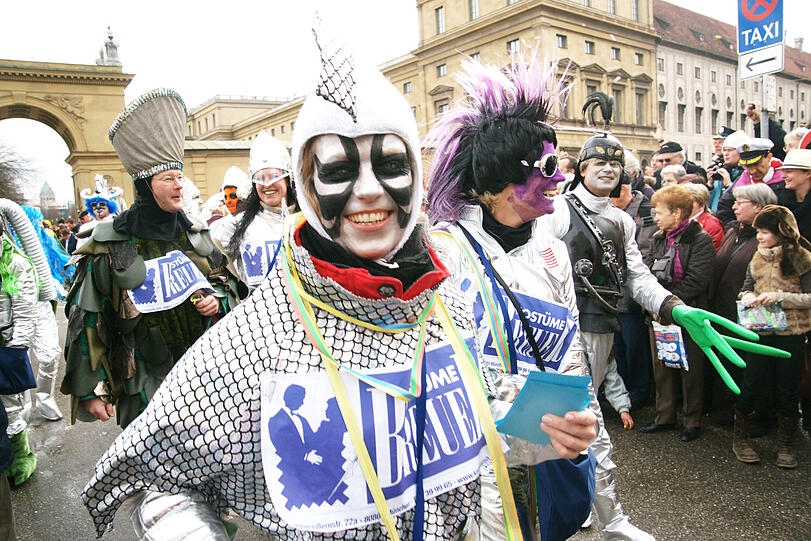 Die Münchner Faschingsumzüge am Königs- und Odeonsplatz.