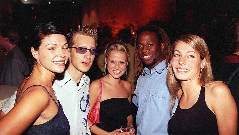 Arbeiteten im Jahr 2000 bei dem Musiksender VIVA: Schauspielerin Jessica Schwarz, Moderatoren Oliver Pocher, Nova Meierhenrich, Mola Adebisi. Arbeiteten im Jahr 2000 bei dem Musiksender VIVA: Schauspielerin Jessica Schwarz, Moderatoren Oliver Pocher, Nova Meierhenrich, Mola Adebisi.