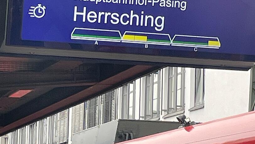 Mehr Information am Monitor: Gelbe Balken zeigen dem Fahrgast am Gleis eine mittlere Auslastung des Wagens an. Mehr Information am Monitor: Gelbe Balken zeigen dem Fahrgast am Gleis eine mittlere Auslastung des Wagens an.