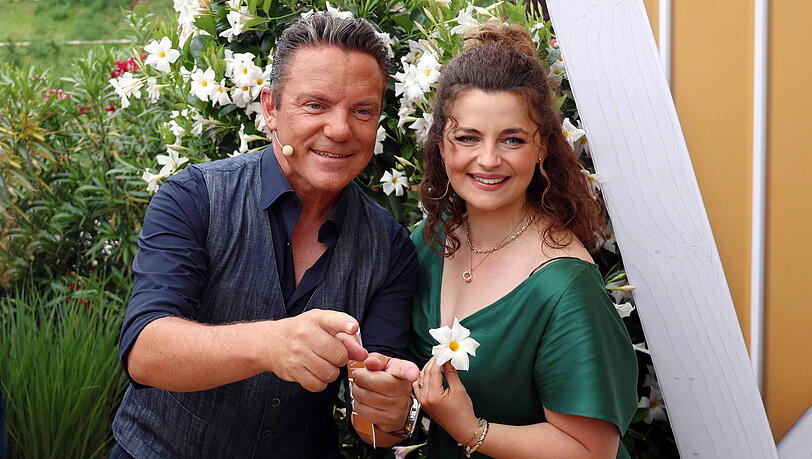 Stefan Mross und Ronja Forcher bei "Immer wieder sonntags". Stefan Mross und Ronja Forcher bei "Immer wieder sonntags".