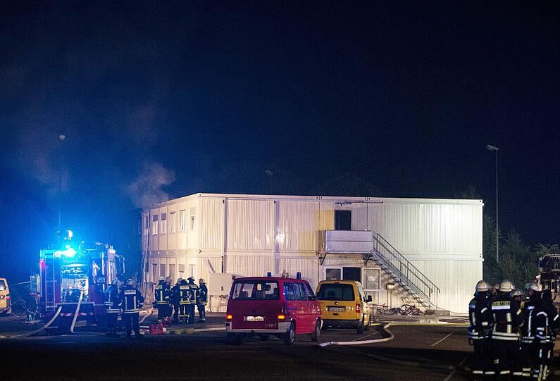 Schock in Rottenburg: In einem Flüchtlingsheim ist in der Nacht zu Montag ein Feuer ausgebrochen. Die Bilder.
