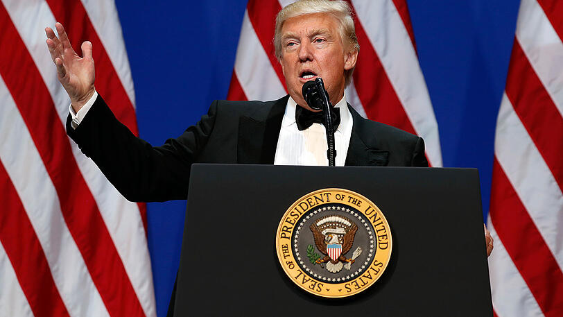 Der neue US-Präsident Donald Trump kündigt ein Maßnahmen gegen die Medien an.