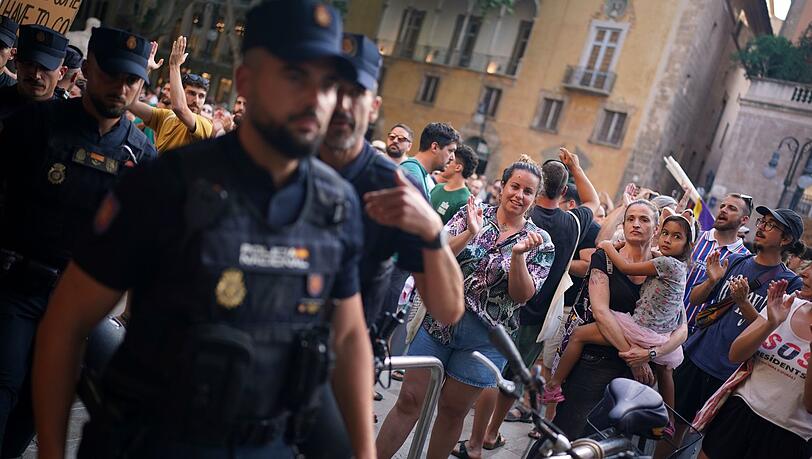 An der Demonstration nahmen auch viele Familien mit kleinen Kindern teil.