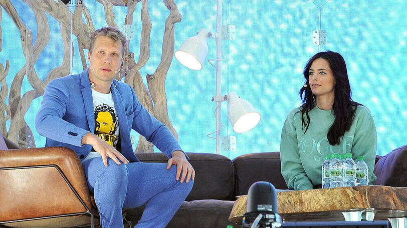 Amira und Oliver Pocher während ihres "Die Pochers hier!"-Auftritts im Rahmen des Carstival am 6. Juli im Autokino Mannheim.