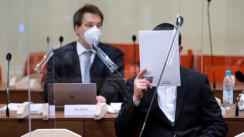 Der wegen versuchten Mordes in 31 Fällen angeklagte Mann vor dem Prozessbeginn.
