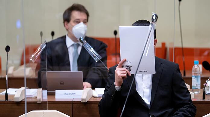 Der wegen versuchten Mordes in 31 Fällen angeklagte Mann vor dem Prozessbeginn.