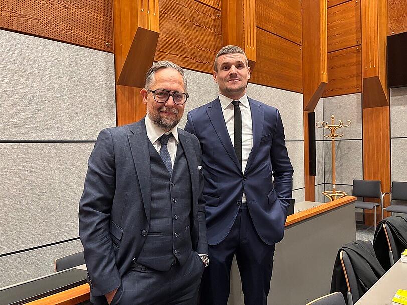 René Benko wird im Prozess des Jahres von Anwalt Norbert Wess, ein Experte im Wirtschaftsstrafrecht, vertreten. Rechts neben ihm sein Kollege Thomas Pillichshammer. René Benko wird im Prozess des Jahres von Anwalt Norbert Wess, ein Experte im Wirtschaftsstrafrecht, vertreten. Rechts neben ihm sein Kollege Thomas Pillichshammer.