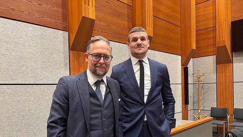 René Benko wird im Prozess des Jahres von Anwalt Norbert Wess, ein Experte im Wirtschaftsstrafrecht, vertreten. Rechts neben ihm sein Kollege Thomas Pillichshammer. René Benko wird im Prozess des Jahres von Anwalt Norbert Wess, ein Experte im Wirtschaftsstrafrecht, vertreten. Rechts neben ihm sein Kollege Thomas Pillichshammer.