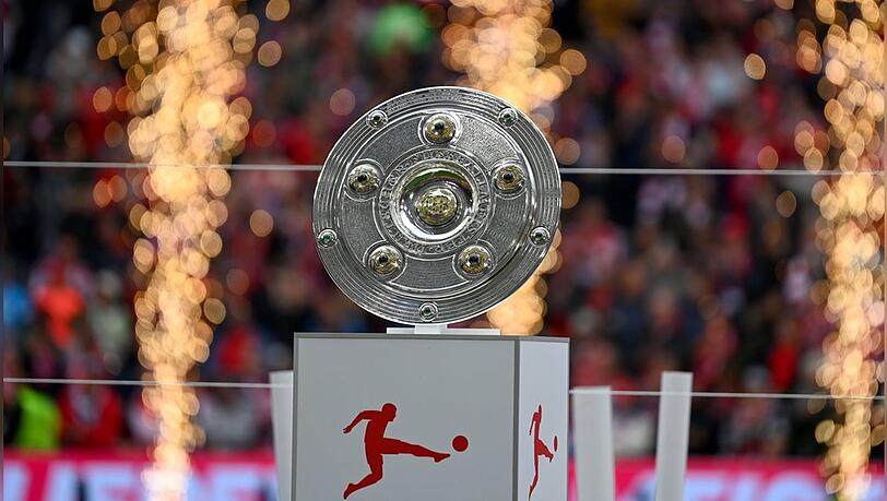 Die Meisterschale ging im vergangenen Jahr an den FC Bayern München. Das Team rund um Kapitän Manuel Neuer eröffnet am 28. August die neue Saison in Sat.1. Die Meisterschale ging im vergangenen Jahr an den FC Bayern München. Das Team rund um Kapitän Manuel Neuer eröffnet am 28. August die neue Saison in Sat.1.