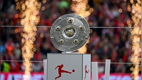 Die Meisterschale ging im vergangenen Jahr an den FC Bayern M&uuml;nchen. Das Team rund um Kapit&auml;n Manuel Neuer er&ouml;ffnet am 28. August die neue Saison in Sat.1.