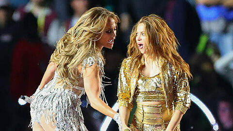 Jennifer Lopez (li.) und Shakira haben beim 54. Super Bowl die Halbzeitshow gerockt.