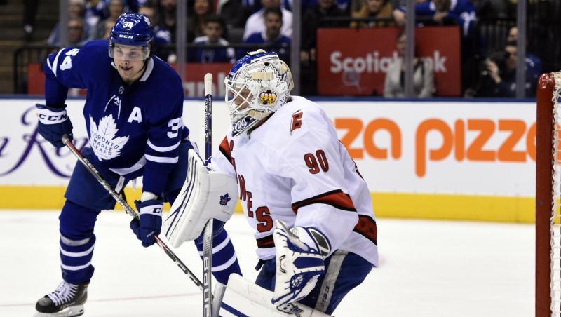 David Ayres sprang für die Carolina Hurricanes als Notfalltorwart ein. David Ayres sprang für die Carolina Hurricanes als Notfalltorwart ein.