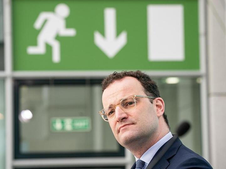 Will ab Mai schrittweise in eine "neue Normalität im Klinikbetrieb" kommen: Jens Spahn.