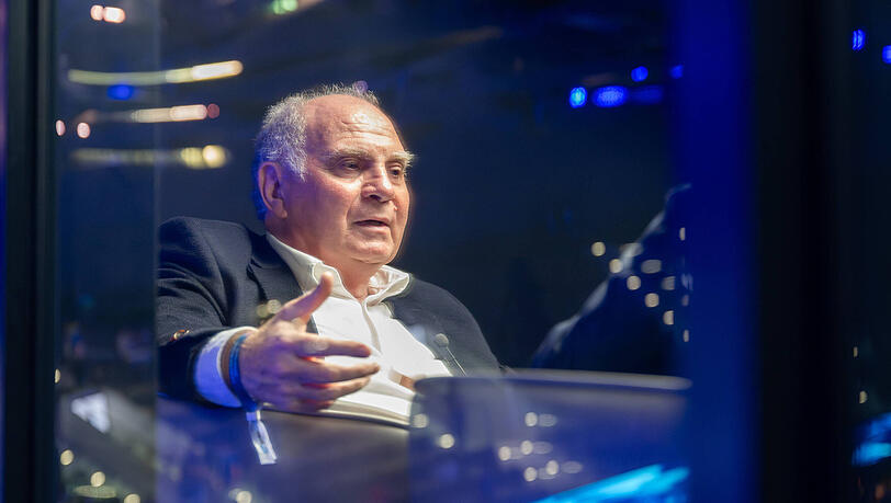 Nachtweih bekam einen Anruf von Uli Hoeneß, der für ihn alles änderte. Nachtweih bekam einen Anruf von Uli Hoeneß, der für ihn alles änderte.