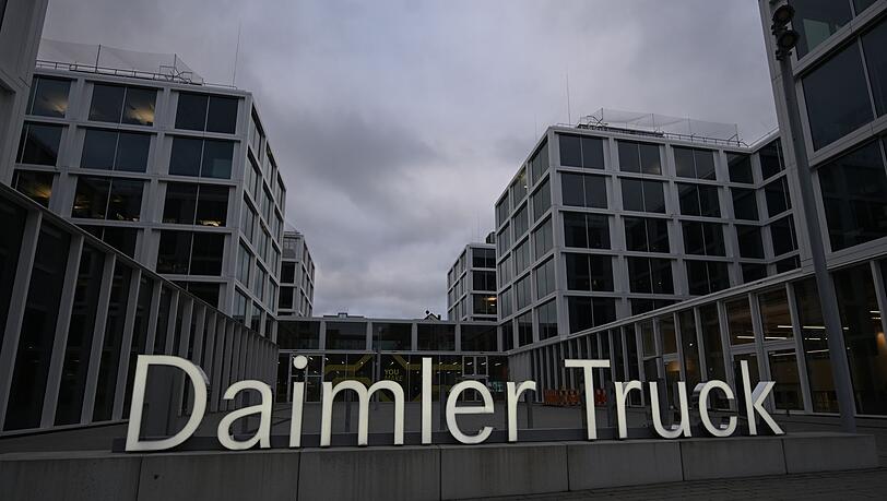Daimler Truck hat eine Partnerschaft mit einem US-Rüstungsunternehmen vereinbart. (Archivbild)