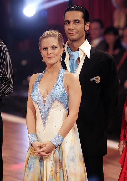 Nadja Benaissas No-Angels-Kollegin Sandy M&ouml;lling bei "Let's Dance" im Jahr 2006 neben ihrem Tanzpartner Roberto Albanese. Wie wird Benaissa in der RTL-Show abschneiden?