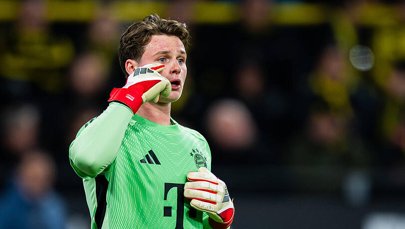Ihm wird die Position als Nummer eins bei einem Karriereende von Manuel Neuer zugetraut: Jonas Urbig. Ihm wird die Position als Nummer eins bei einem Karriereende von Manuel Neuer zugetraut: Jonas Urbig.
