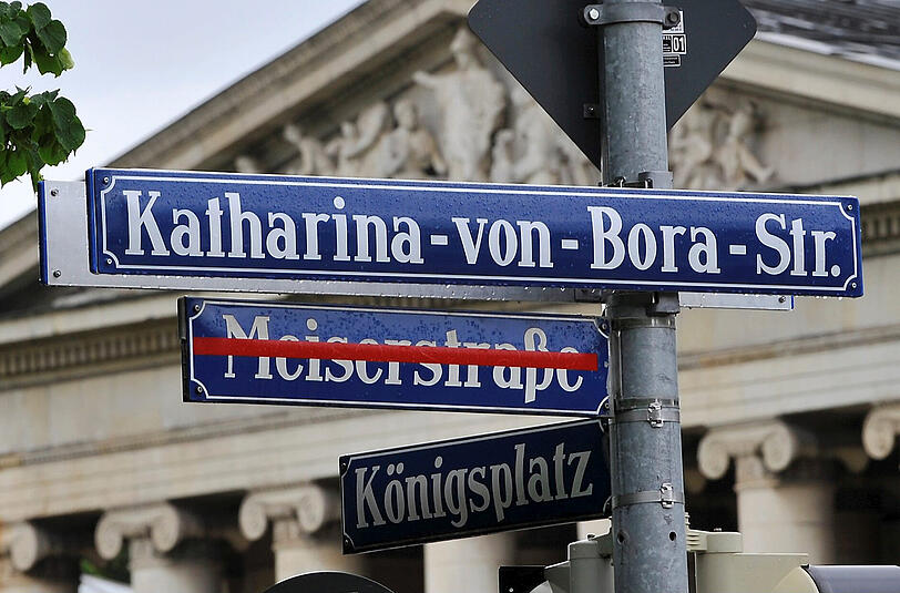 Umbenennung nach Gerichtsurteil: Der umstrittene Landesbischof Hans Meiser musste 2010 Platz machen für Katharina von Bora, die Ehefrau von Kirchenreformator Martin Luther.