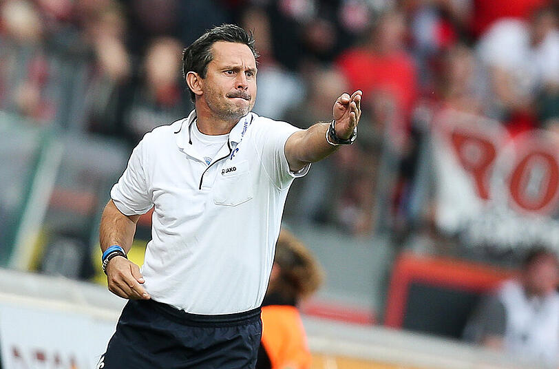 Darmstadts Trainer Dirk Schuster.