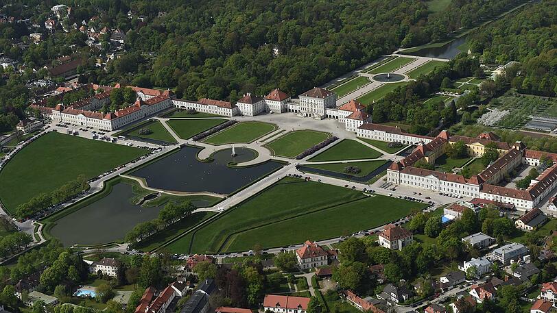 Was für ein Ensemble: Um die Schloss-Anlage Nymphenburg beneidet uns ganz Deutschland. Der moderne Anbau fürs neue Naturkunde-Museum ist im Flügel ganz rechts geplant.