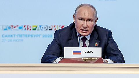 Kremlchef Wladimir Putin spricht beim Russland-Afrika-Gipfel in St. Petersburg.